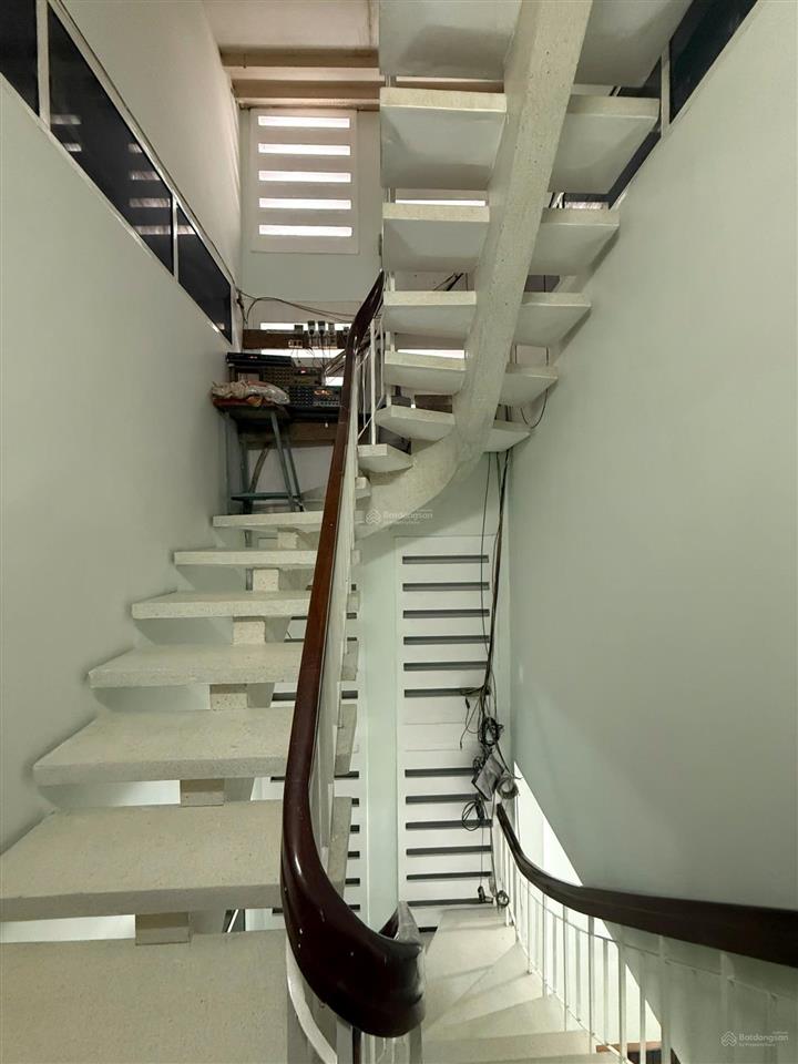 Mt hùng vương p1 mỹ tho vừa kinh doanh vừa nuôi yến, thu 35kg/tháng