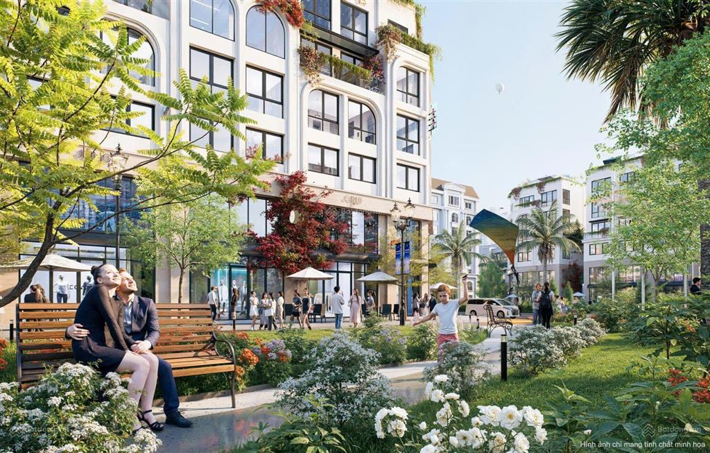 Nhà phố mặt đường huyết mạch hoàng quốc việt chỉ vài bước chân là vịnh biển