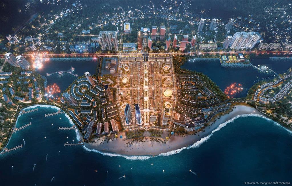 Nhà phố mặt đường huyết mạch hoàng quốc việt chỉ vài bước chân là vịnh biển