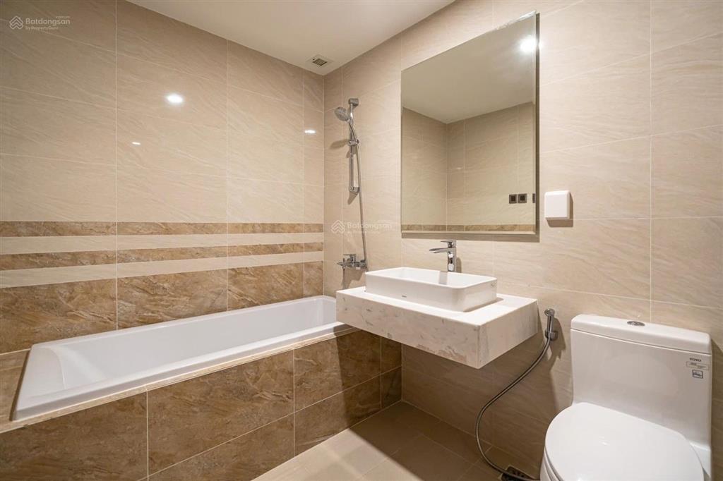Cần bán căn hộ cao cấp đối diện ngân hàng nhà nước, saigon royal  bến vân đồn. 0909 024 ***