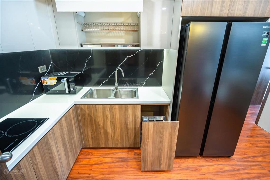 Cần bán căn hộ cao cấp đối diện ngân hàng nhà nước, saigon royal  bến vân đồn. 0909 024 ***