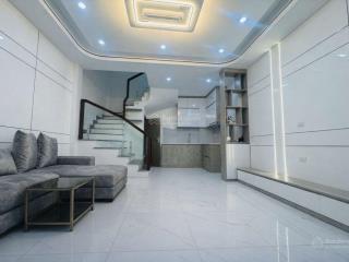 Nhà đẹp phúc lợi  35m hơn 5 tỷ đón tết giá hợp lý  hàng xóm vinhomes riverside o398386285