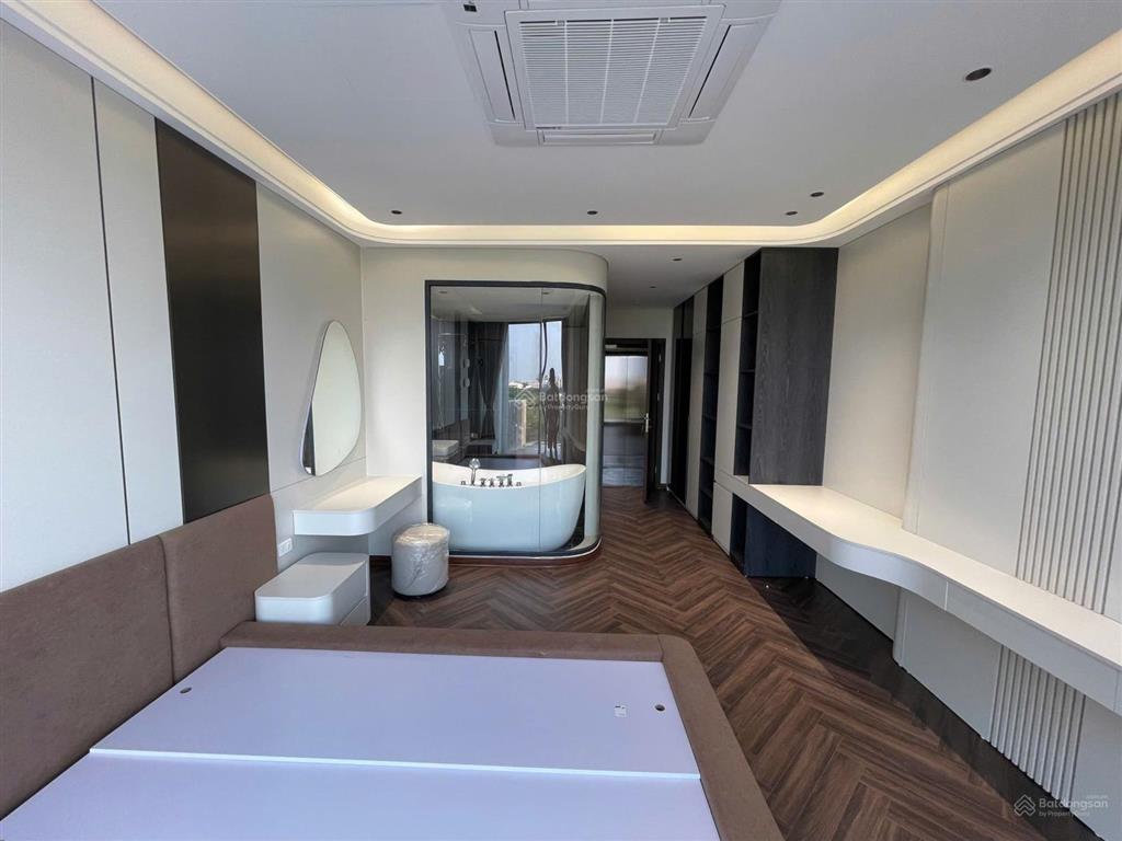 Phố hồng tiến 7 tầng thang máy gara ô tô 7 chỗ ngõ thông nhỉnh nhẹ 15 tỷ