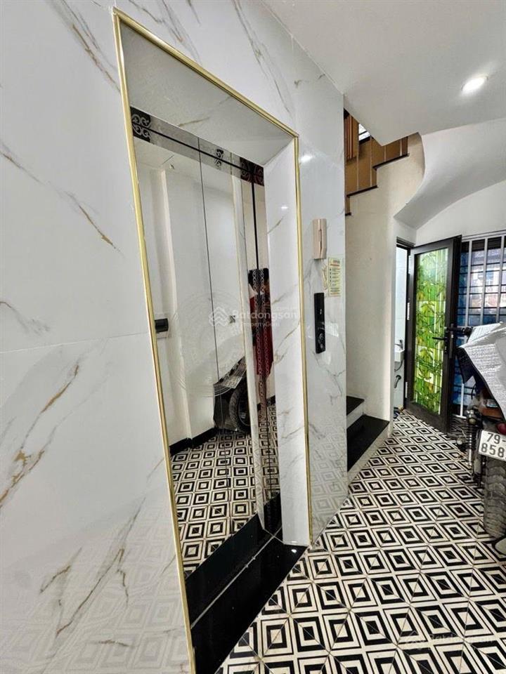 Bán nhà phân lô ngọc thụy vỉa hè 2 thoáng 7 tầng gara ô tô thang máy kinh doanh