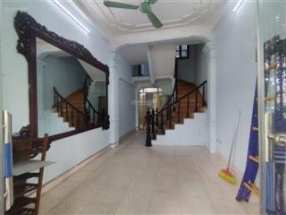 Chính chủ bán nhà phường bồ đề long biên | 30m2 | 3 ngủ | gần phố | 7,05 tỷ | 3 bước ra phố