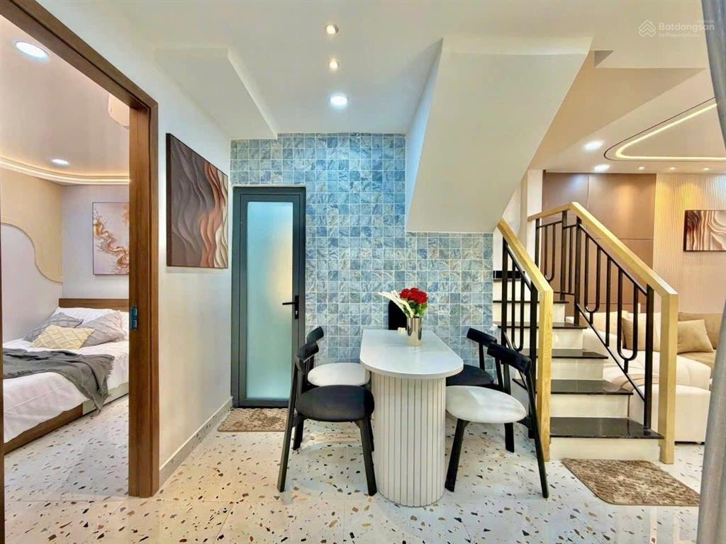 [vip] nhà dành cho gia đình 6 người gần trung tâm, gần đường nguyễn hữu cảnh, bình thạnh