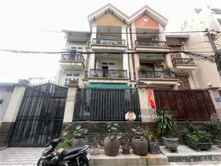 Ngay nhà hàng bến xưa  vài bước ra kênh xuyên tâm, về trung tâm bình thạnh, phú nhuận rất gần.