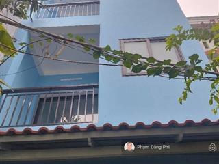 Hxh 1 trục, thông thoáng  có phòng ngủ trệt cho người lớn tuổi  sát chợ, bệnh viện, siêu thị.