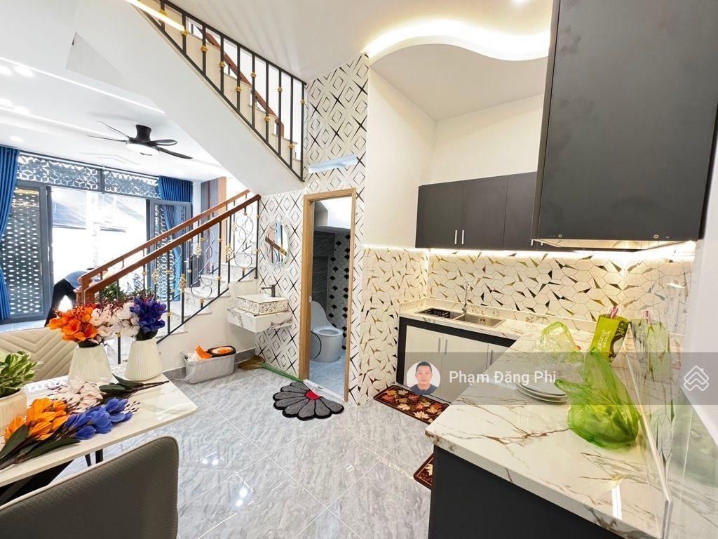 Ô tô đỗ cổng  cách 1 căn ra mặt tiền  nhà mới full nội thất  có pn tầng trệt cho người lớn tuổi.