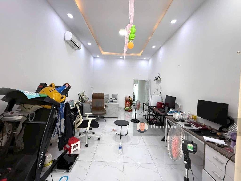 Hẻm nhựa đẹp  diện tích lớn giá tốt  nhà trống dọn vào ở ngay  có phòng ngủ trệt cho người lớn