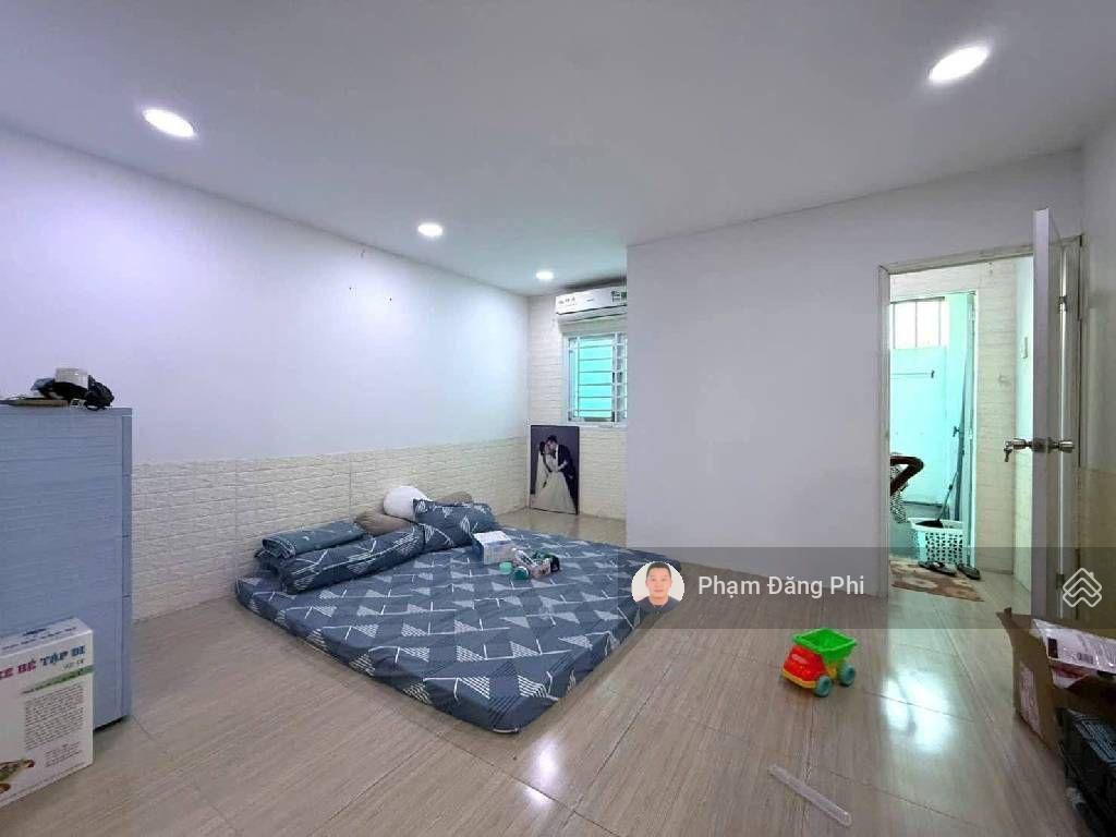 Hẻm nhựa đẹp  diện tích lớn giá tốt  nhà trống dọn vào ở ngay  có phòng ngủ trệt cho người lớn