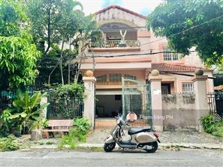 Biệt thự 2 lầu  ngang khủng 12m x 17m đường nhựa 12m ( có lề )  4pn lớn  5wc  gara ôtô .