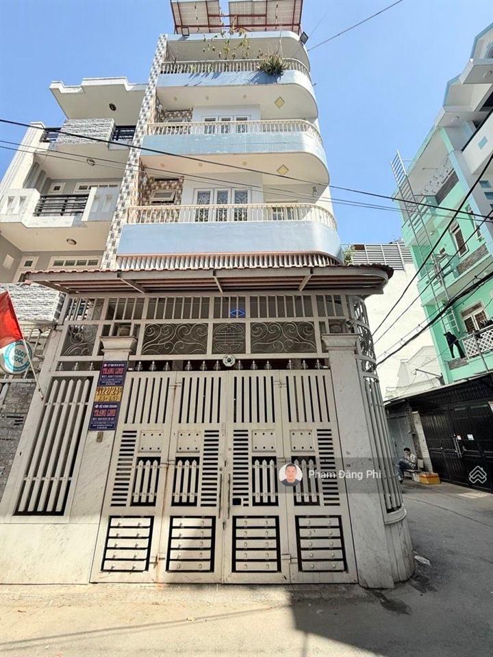 Biệt thự  lô góc  2 mặt đường xe tải tránh  không lộ giới  nhà có thang máy  điện pin mặt trời