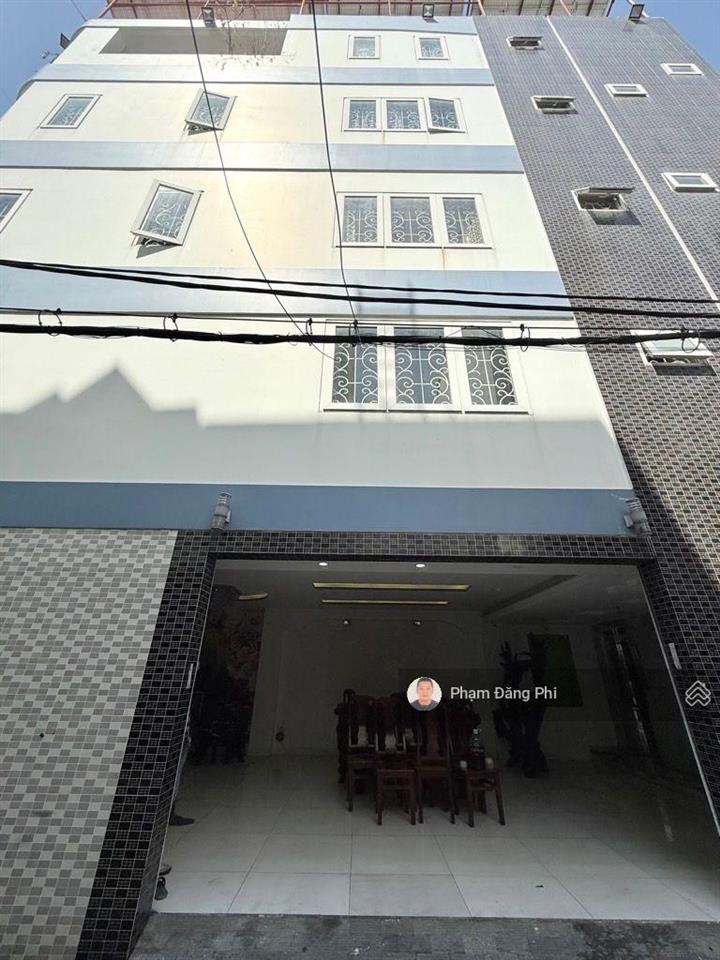 Biệt thự  lô góc  2 mặt đường xe tải tránh  không lộ giới  nhà có thang máy  điện pin mặt trời