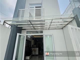 Đối diện mercedes quang trung  xe ô tô đổ cổng, có sân để xe riêng  có phòng ngủ trệt  83m2