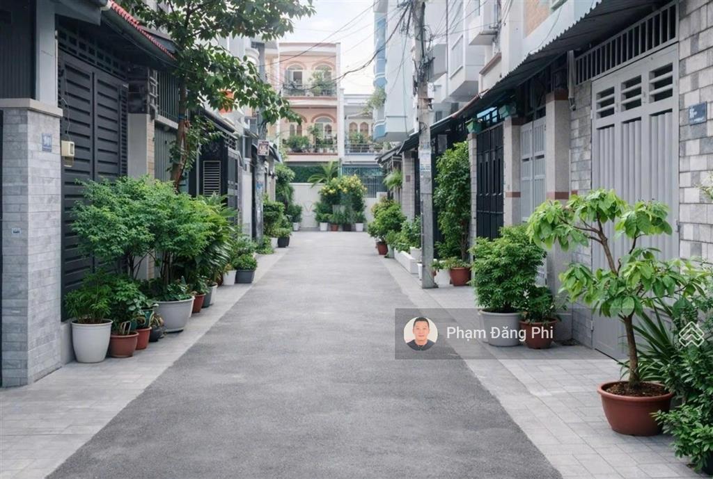 Nhà đẹp  hẻm ô tô thông  tiện ích ngập tràn  chợ, siêu thị emart, trường học các cấp.