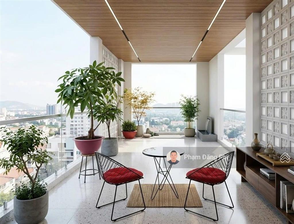 Nhà đẹp  hẻm ô tô thông  tiện ích ngập tràn  chợ, siêu thị emart, trường học các cấp.