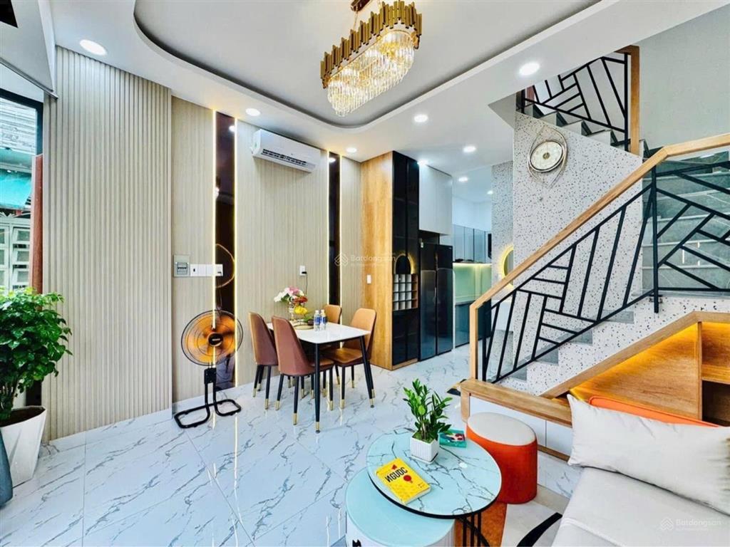 Trục đường phạm văn đồng  gần công viên gia định, bệnh viện 175, sân bay tân sơn nhất