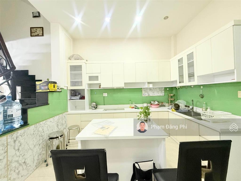 Chủ vay 3,2 tỷ  gấp bán  nhà xây ở kiên cố  ngay mercedes quang trung  hẻm nhựa ô tô đổ cổng.