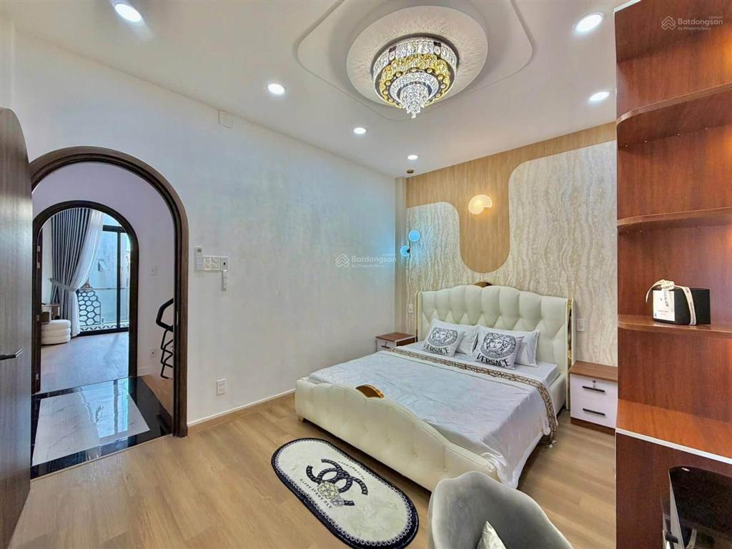 Nhà mới  4 tầng, sân thượng btct  tặng full nội thất cao cấp  có phòng ngủ trệt.
