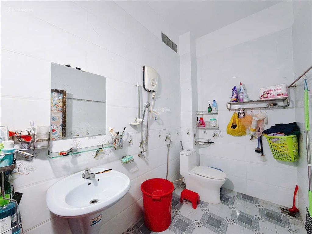 Hiếm quận 7  nhà 4 tầng dt 4.2x24m, hxh thông, gần nam long trần trọng cung, giá chỉ 8.x tỷ