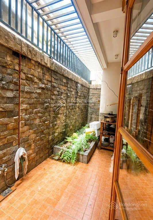 Biệt thự 3 tầng 4pn, gara ôtô, ngang 4.6m nở hậu 7.2x28m, 156m2, đường nhựa 8m, ngay lý phục man q7