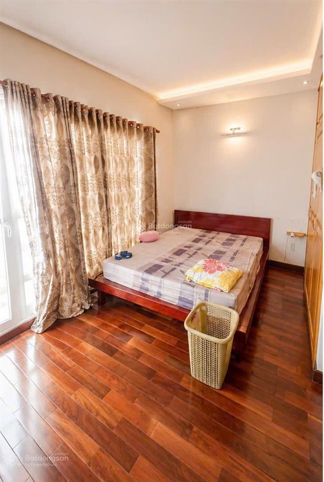 Biệt thự 3 tầng 4pn, gara ôtô, ngang 4.6m nở hậu 7.2x28m, 156m2, đường nhựa 8m, ngay lý phục man q7