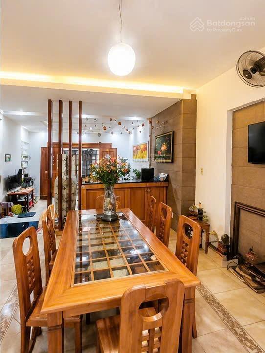 Biệt thự 3 tầng 4pn, gara ôtô, ngang 4.6m nở hậu 7.2x28m, 156m2, đường nhựa 8m, ngay lý phục man q7