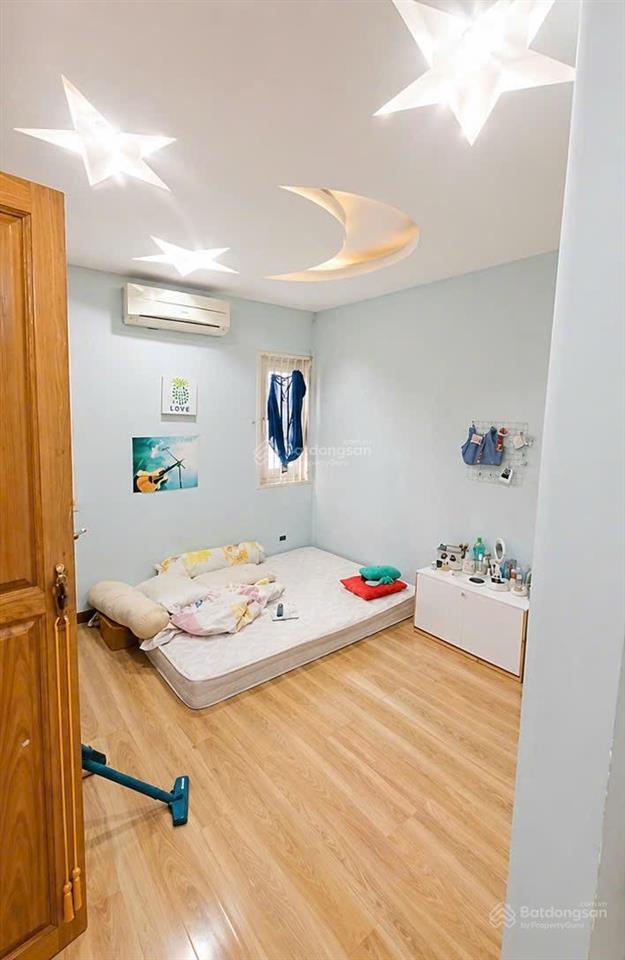Biệt thự 3 tầng 4pn, gara ôtô, ngang 4.6m nở hậu 7.2x28m, 156m2, đường nhựa 8m, ngay lý phục man q7