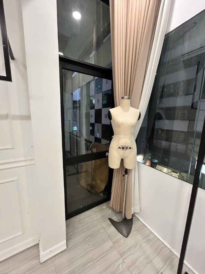 CHO THUÊ MĂT BẰNG NGAY TRUNG TÂM QUẬN 1 LÀM SHOP CTY...17TR/TH/65M2. LH:0903649102.