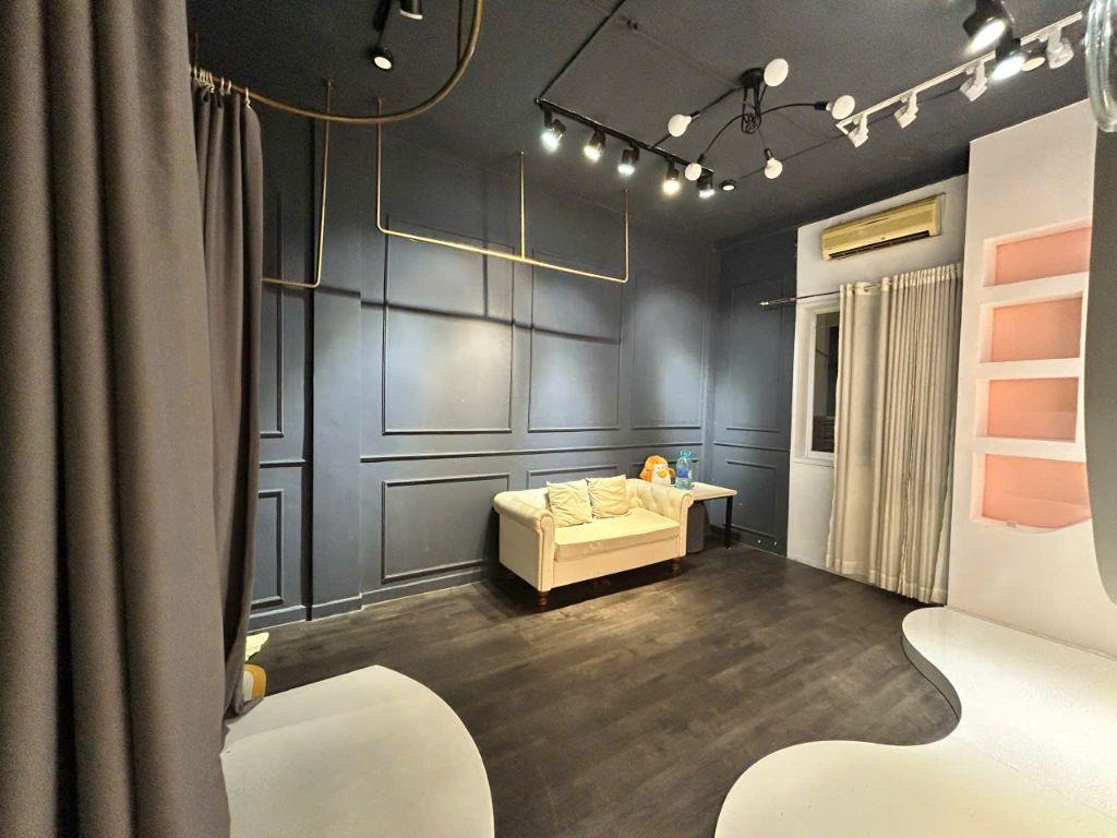 CHO THUÊ MĂT BẰNG NGAY TRUNG TÂM QUẬN 1 LÀM SHOP CTY...17TR/TH/65M2. LH:0903649102.