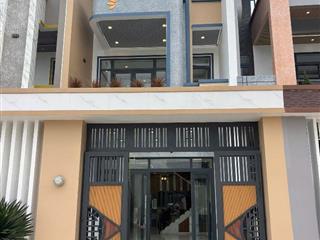 MUA NHÀ PHỐ TẠI CẦN ĐƯỚC - TẶNG NGAY GÓI THIẾT KẾ NỘI THẤT TRỊ GIÁ 100TR. LH:0344069492.