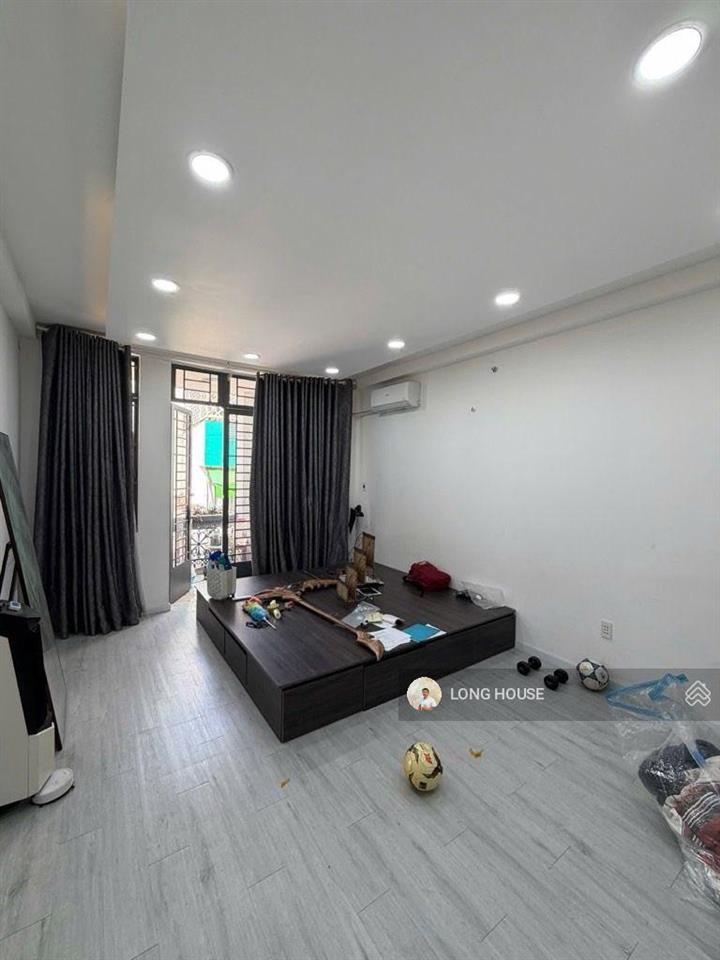 Khu vip, hẻm ô tô đào duy anh  thông hồng hà. nhà 4 tầng 4m x16m, sổ vuông a4