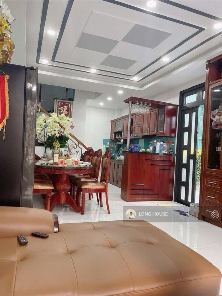 Nhà đẹp 5 tầng, 4 phòng ngủ master siêu rộng  ngay cạnh bên chung cư botanic  nguyễn thượng hiền