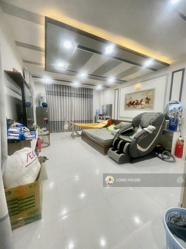 Nhà đẹp 5 tầng, 4 phòng ngủ master siêu rộng  ngay cạnh bên chung cư botanic  nguyễn thượng hiền