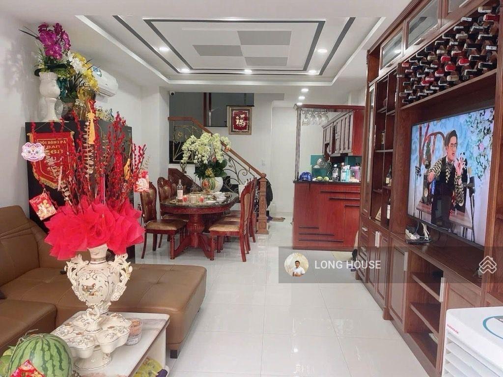Nhà đẹp 5 tầng, 4 phòng ngủ master siêu rộng  ngay cạnh bên chung cư botanic  nguyễn thượng hiền