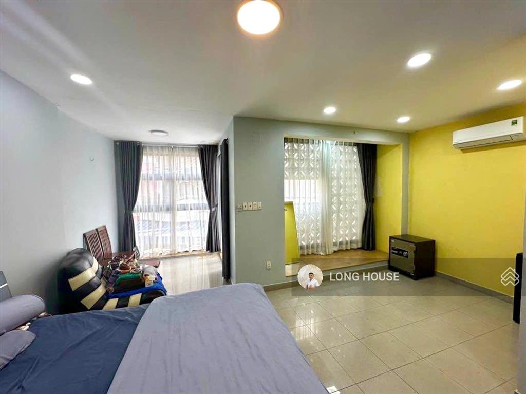 Nhà 3 tầng 6m x 12m, mặt tiền đường ngay thích quảng đức gần phan đăng lưu