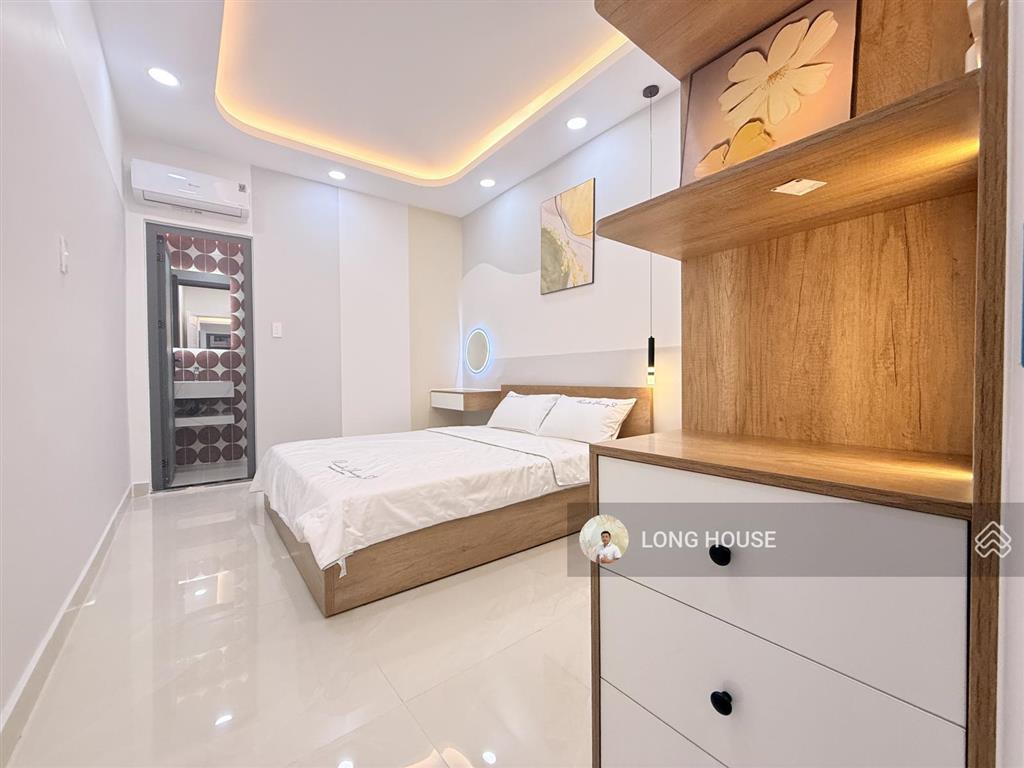 Nhà đẹp 3 tầng 45m2, 4 phòng ngủ  ngay ngã tư phú nhuận