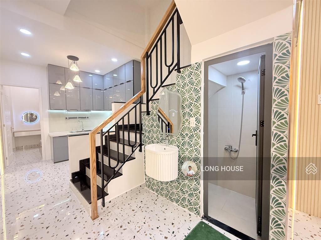 Nhà đẹp 3 tầng 45m2, 4 phòng ngủ  ngay ngã tư phú nhuận