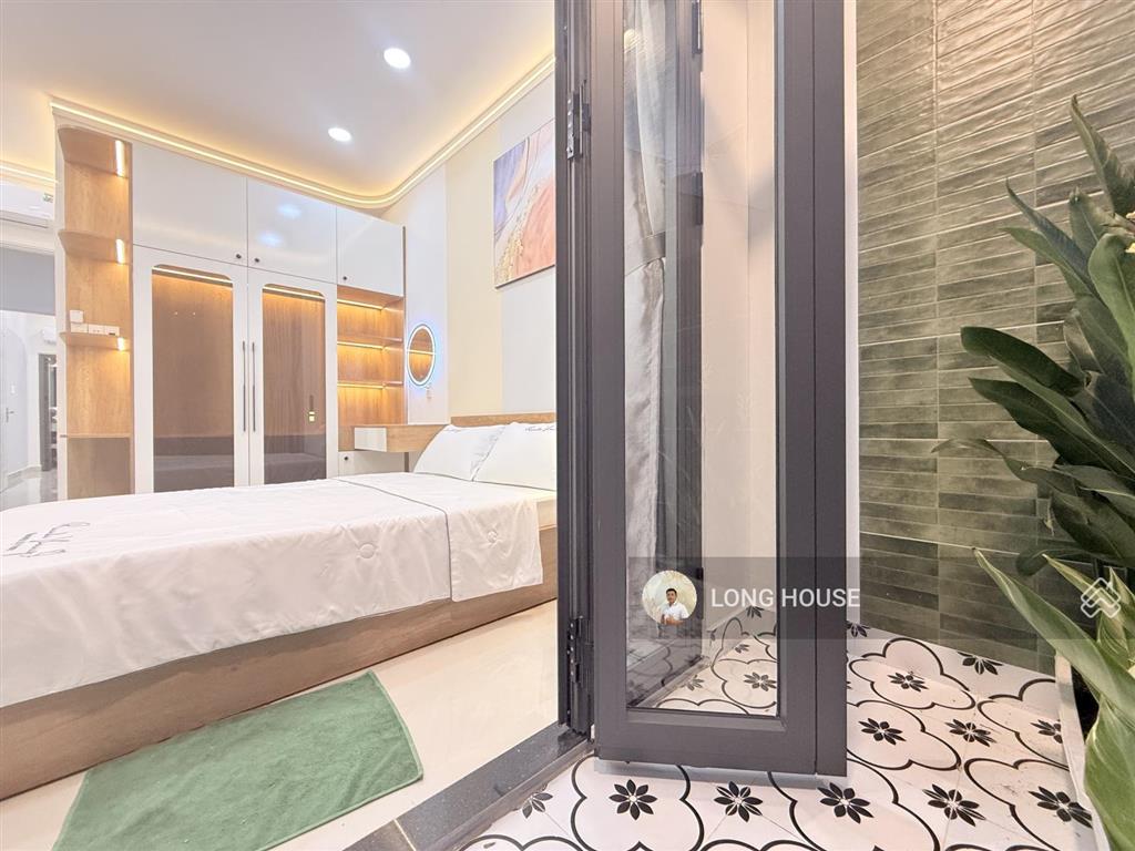 Nhà đẹp 3 tầng 45m2, 4 phòng ngủ  ngay ngã tư phú nhuận