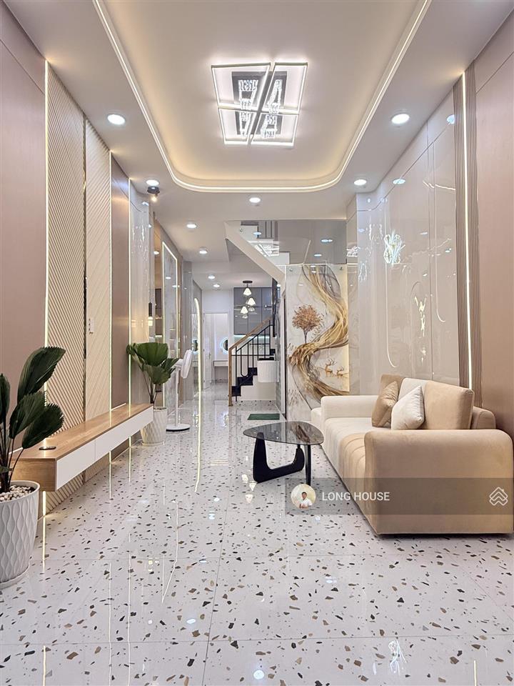 Nhà đẹp 3 tầng 45m2, 4 phòng ngủ  ngay ngã tư phú nhuận