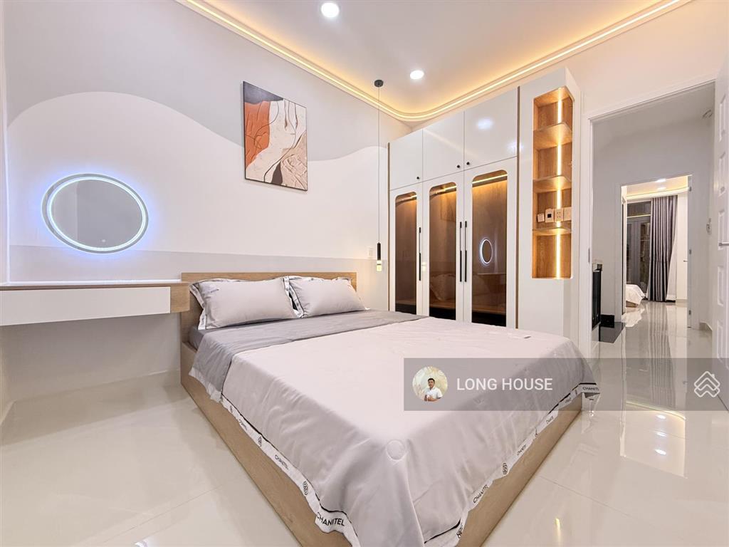 Nhà đẹp 3 tầng 45m2, 4 phòng ngủ  ngay ngã tư phú nhuận