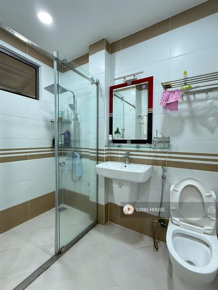Nhà 5 tầng, 50m2, sổ vuông a4, hẻm rộng ngay mặt tiền sát bên phan đăng lưu  phú nhuận