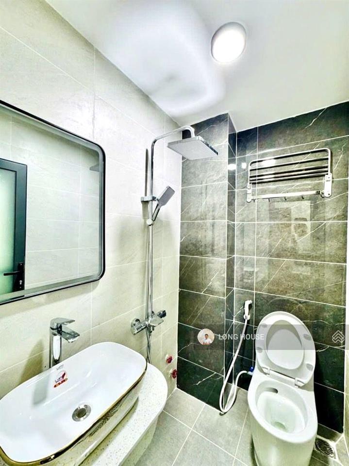 Bđs dòng tiền ~800tr/năm! nhà 5 tầng  sẵn 9 chdv mới đầy đủ nội thất  hẻm oto thích quảng đức