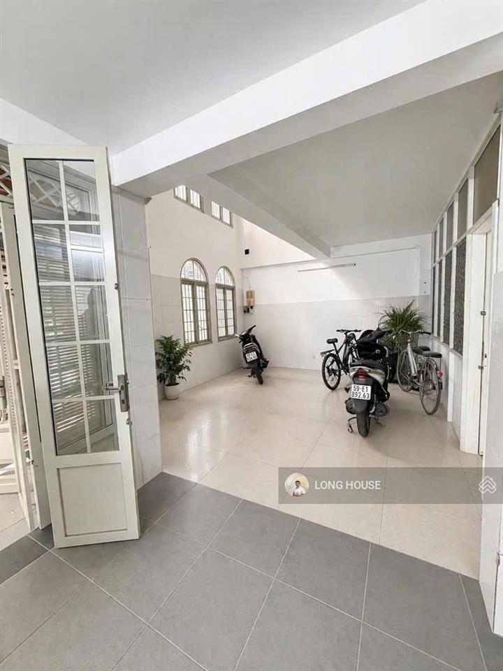 Nhà 6 tầng  68m2, sát hẻm ô tô nguyễn văn trỗi gần huỳnh văn bánh