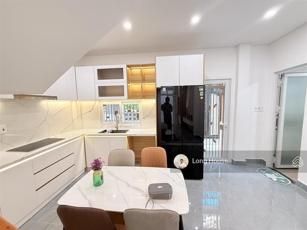Nhà 4 tầng, 50m2, 4 phòng ngủ p.1 phú nhuận ngay phan đình phùng  phan xích long