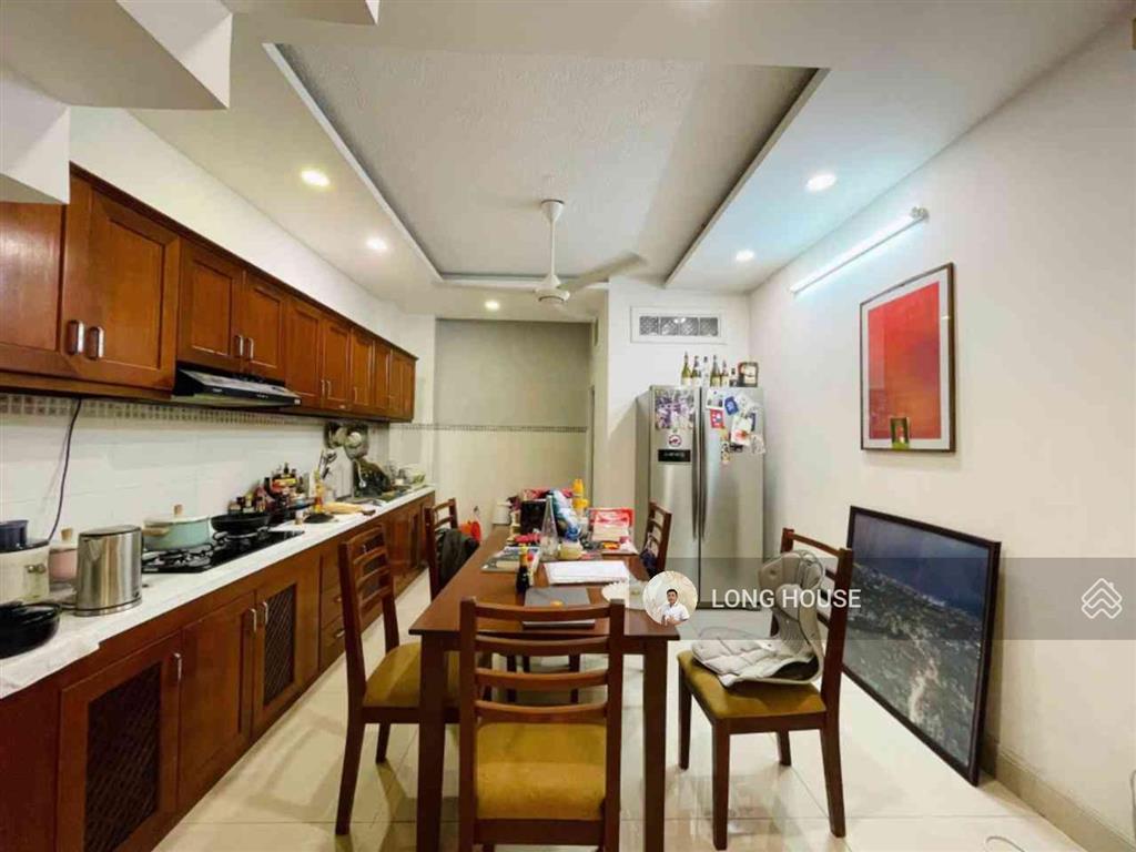 Nhà 5 tầng hơn 50m2  phong cách đan xen cổ điển hiện đại hẻm oto nguyễn văn đậu