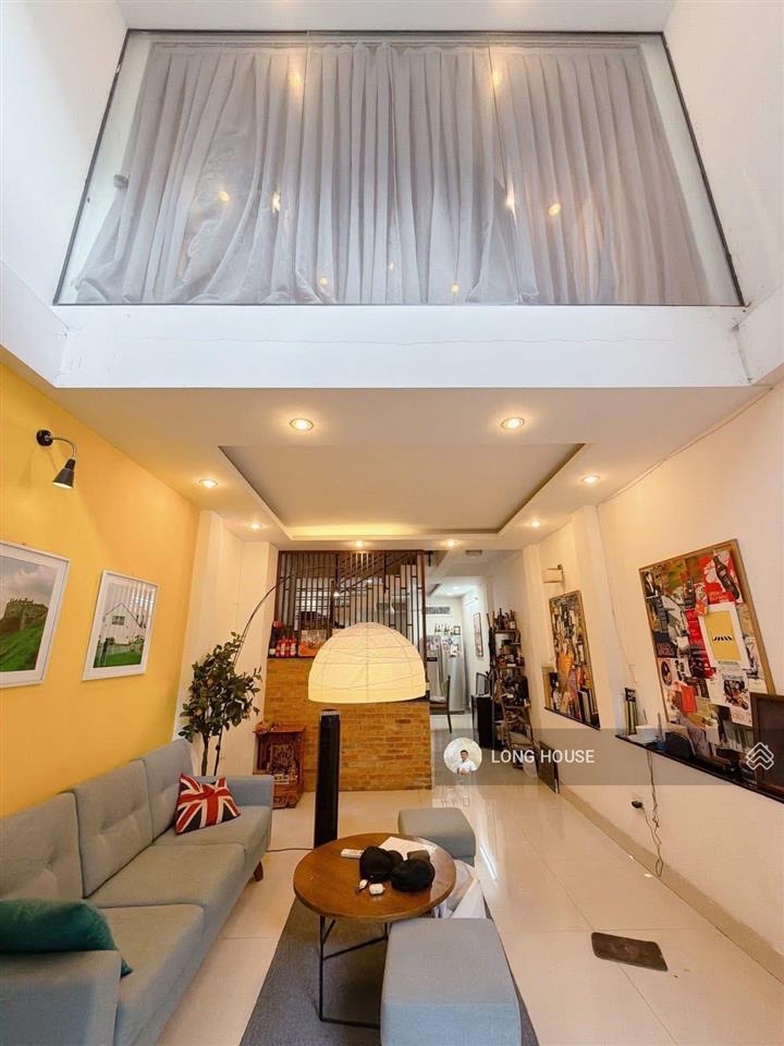 Nhà 5 tầng hơn 50m2  phong cách đan xen cổ điển hiện đại hẻm oto nguyễn văn đậu