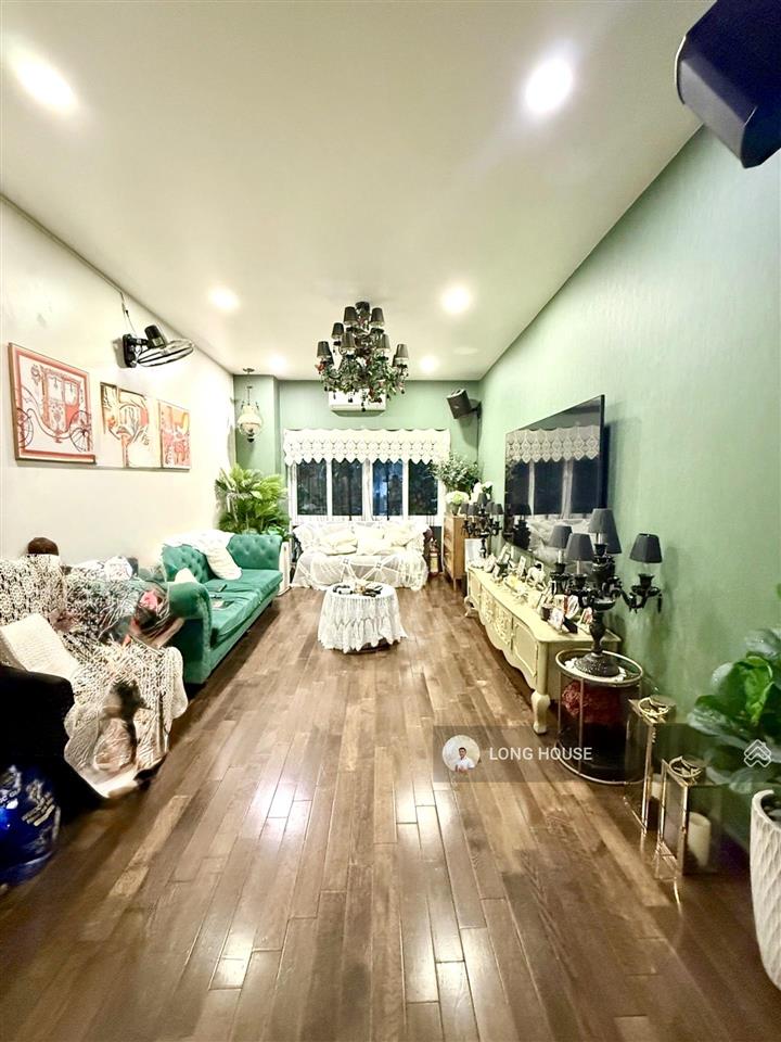 Nhà 5 tầng 70m2, oto quay đầu gần nhà, đi bộ 5 tới cầu bông  qua q.1