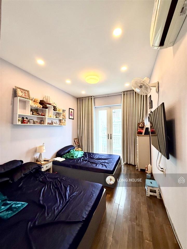 Nhà 5 tầng 70m2, oto quay đầu gần nhà, đi bộ 5 tới cầu bông  qua q.1